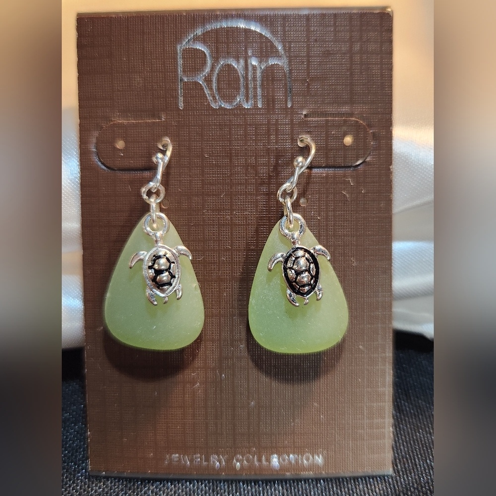 NWT Rain Pale Green Sage Sea Glass Silvertone Turtle Drop Dangle Earrings